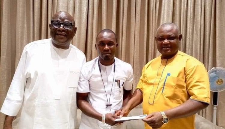 Ologburo Rewards Ijoba Authority MOE With N1M For Promoting Makinde’s Govt.